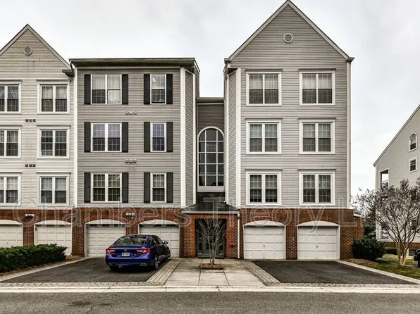 275 S Pickett St APT 302, Alexandria, VA 22304