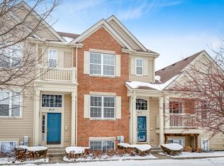 913 Emerald Dr #2, Pingree Grove, IL 60140