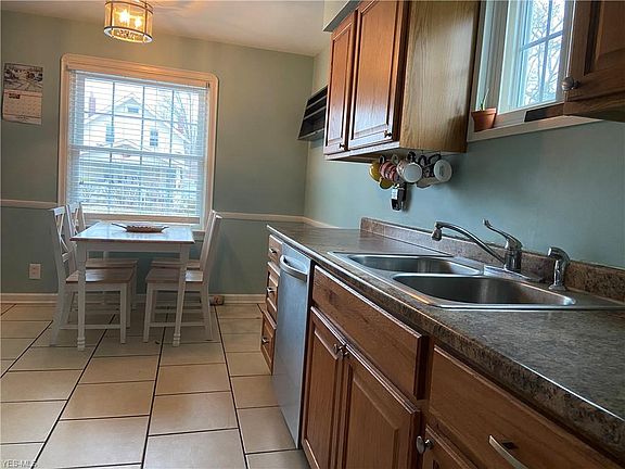5th image of 19431 Riverview Ave