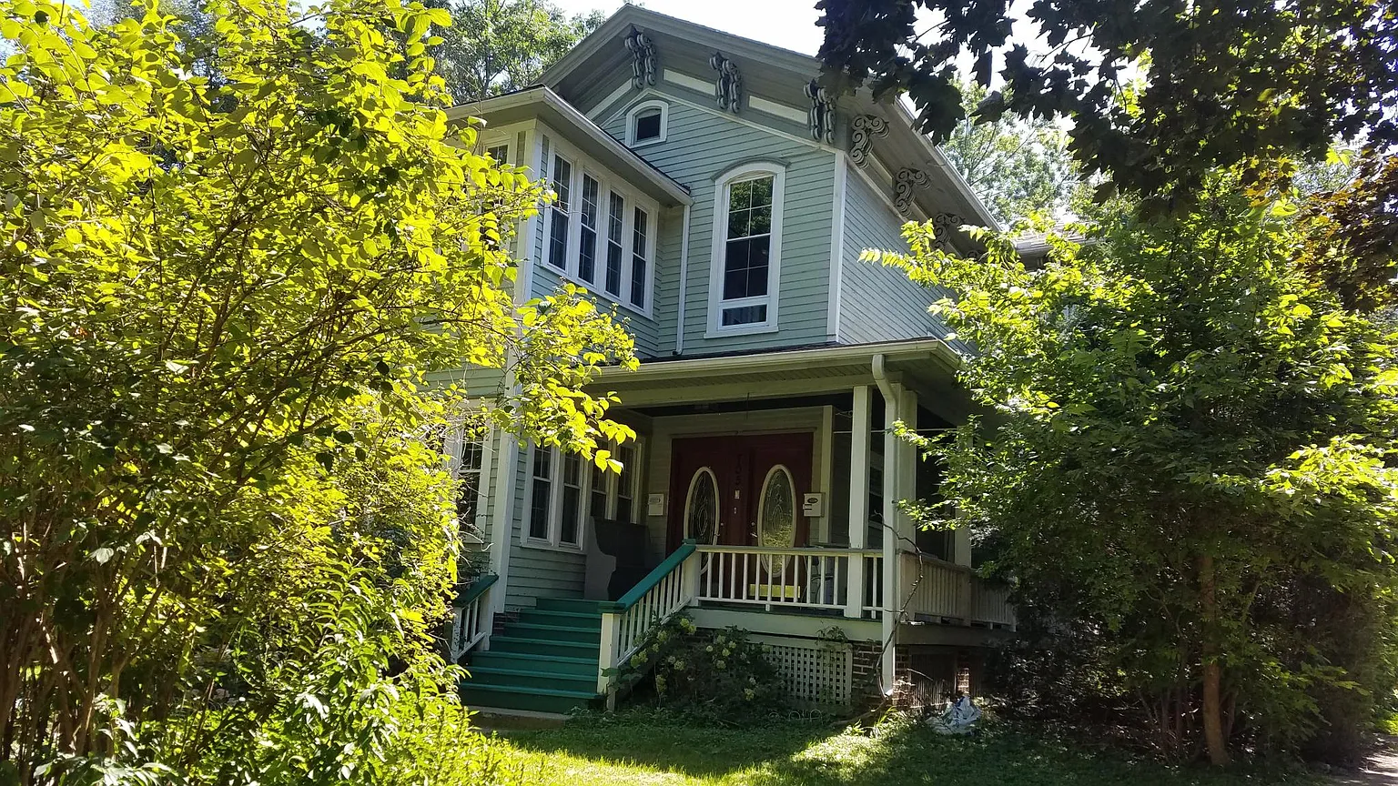 705 W Healey St photo 1