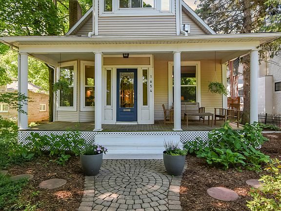 3rd image of 1654 Wealthy St SE