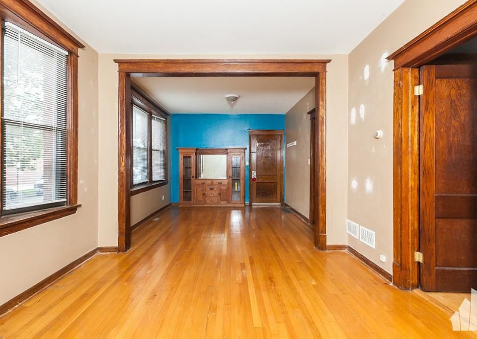 1st image of 2806 N Francisco Ave