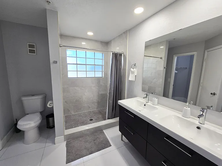 7230 Westpointe Blvd — Photo 8