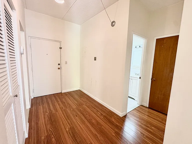 80 N Warren St #20 — Photo 20