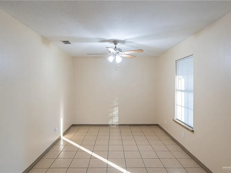 17002 Queen Palm Dr #B — Photo 8