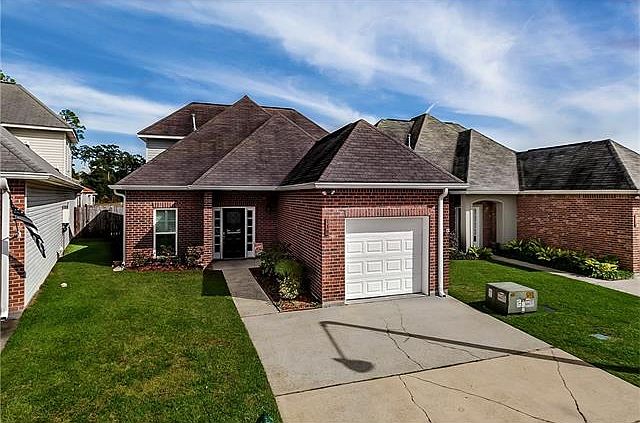 1st image of 138 Emerald Oaks Dr