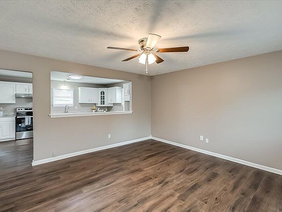 3rd image of 3793 Red River Dr