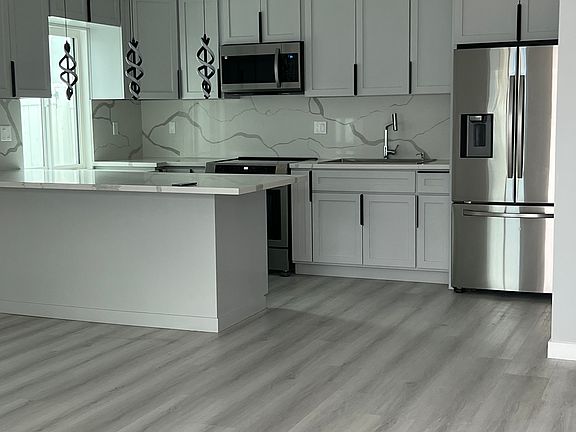 2nd image of 1920 Lime Ave