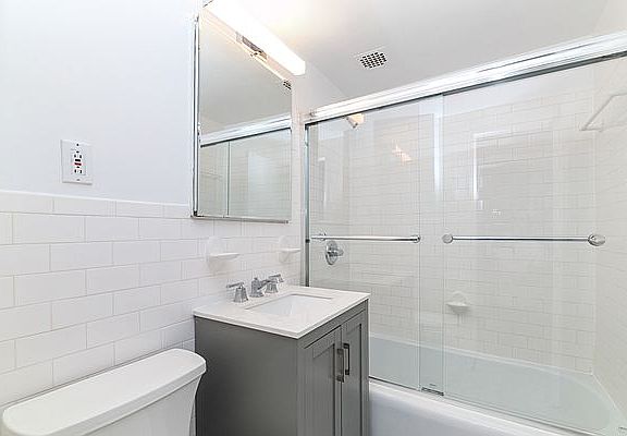 4th image of 155 E 55th St #10H