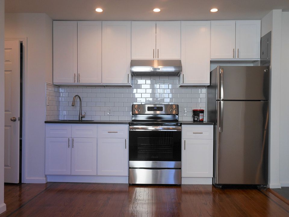 1st image of 584 Warburton Ave