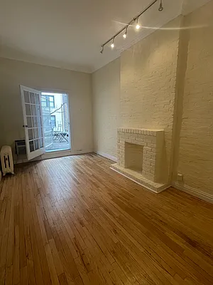 Rented by BLU Real Estate | media 19