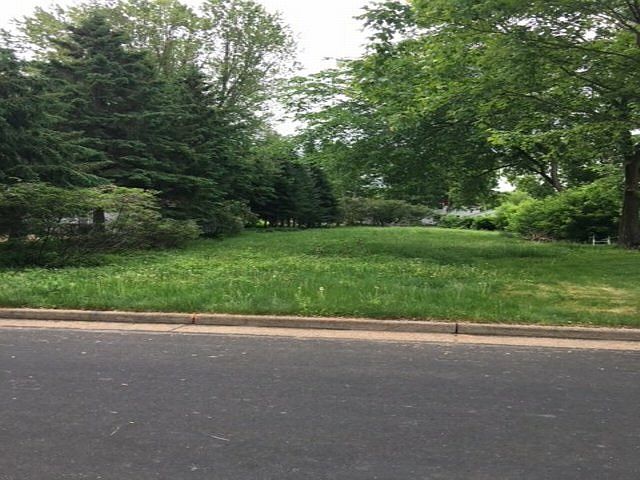 2nd image of 261 Joyce St