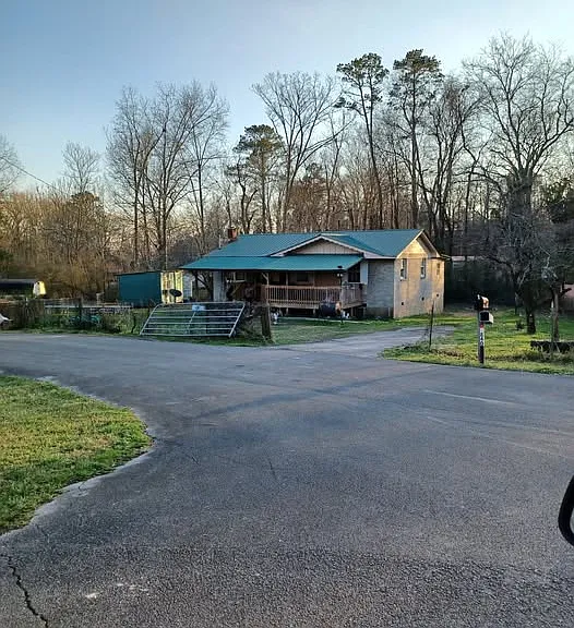 3840 Williamsburg Rd SE — Photo 1
