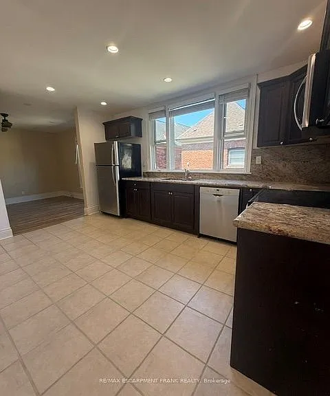 302 Jackson St W #2 — Photo 4