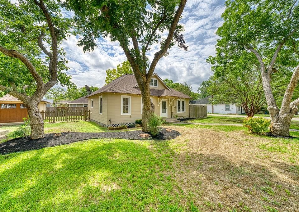 405 N Cochran St, Bellville, TX 77418 MLS 9215122 Zillow