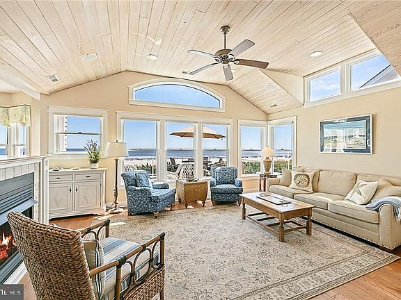 4th image of 213 N Ocean Ave