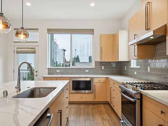 2nd image of 103 W Julian St