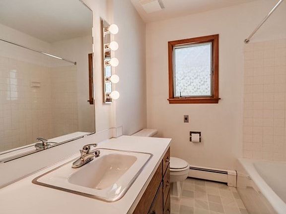 3rd image of 821 N 15th St #1