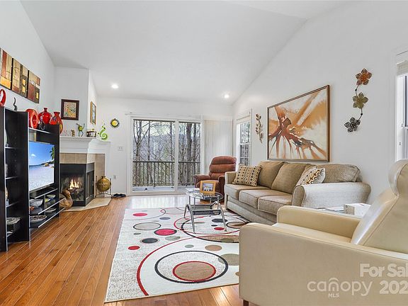 4th image of 365 Laurel Park Pl