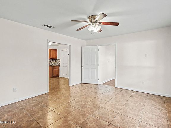 4th image of 211 Palmyra Dr