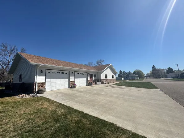 436 3rd Ave S, New Rockford, ND 58356