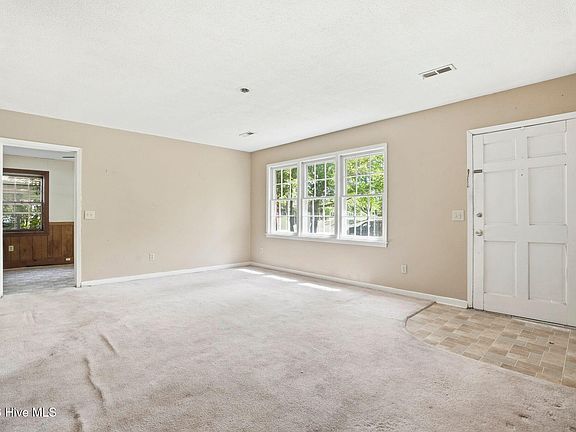 3rd image of 5117 Chaucer Drive