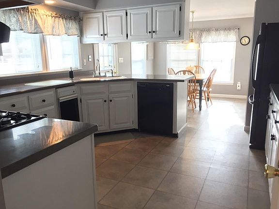 3rd image of 28 Fieldwood Dr