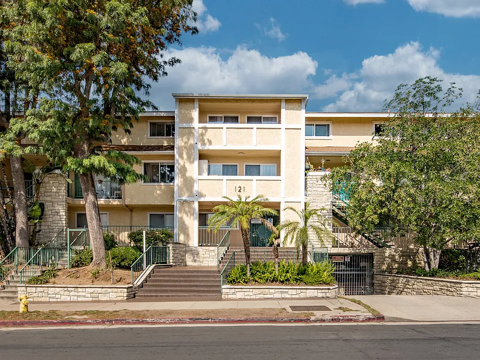 121 Sinclair Ave #206