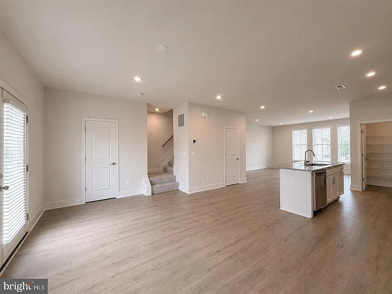 131 Sapphire St — Photo 12