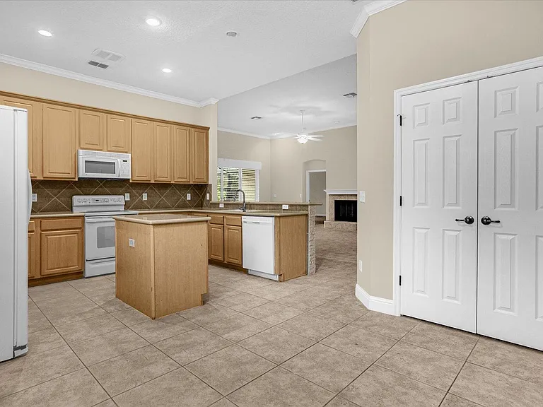 10674 Woodchase Cir — Photo 17