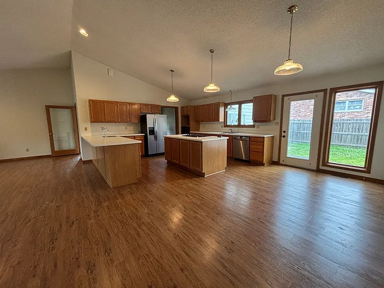 300 Dover Dr — Photo 8