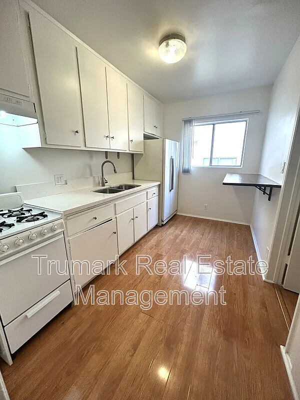 Studio, 1.0 bath, 375 sqft, $1,625 — Photo 2
