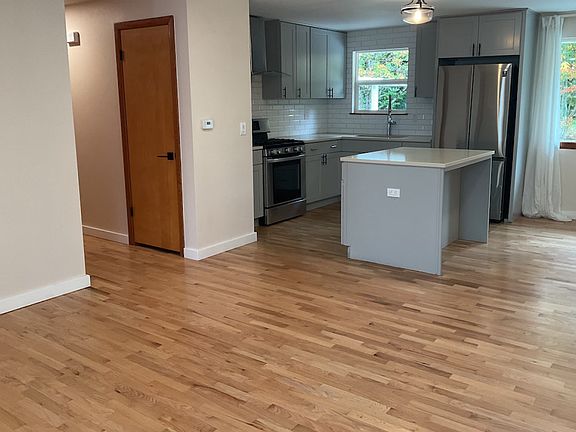 2nd image of 1301 Pierce Pl NE