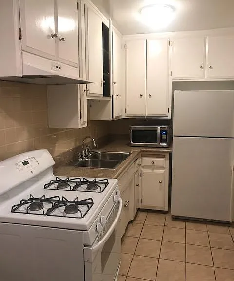 1313 S Bundy Dr #4 — Photo 2