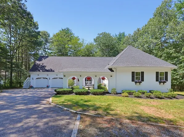 650 Crane Ave S, Taunton, MA 02780