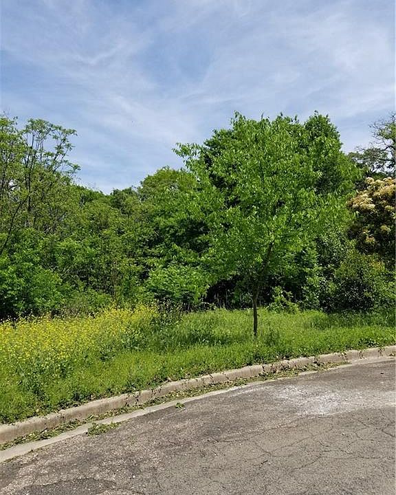 2nd image of 844 White Oak Dr