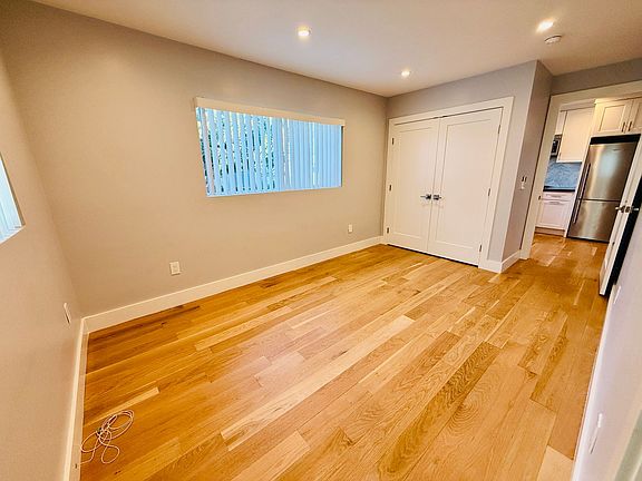 5th image of 724 Ashland Ave #1