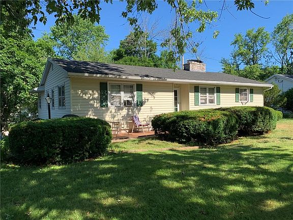 3rd image of 62 Lynnwood Dr