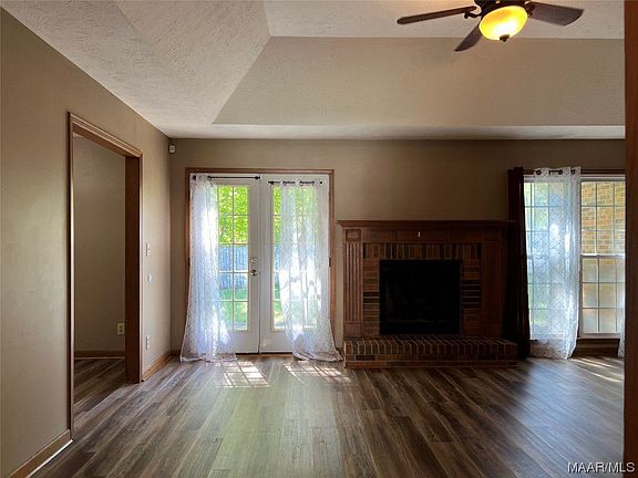 3rd image of 6331 Willow Glen Dr