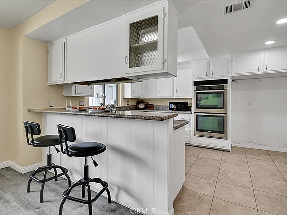 5th image of 2550 W Rowland Ave