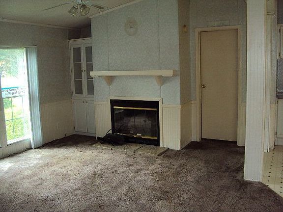 2nd image of 105 Wright St