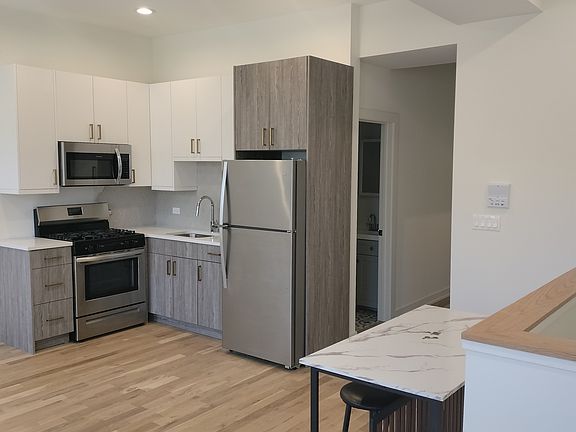 2nd image of 1108 N Paulina St #3