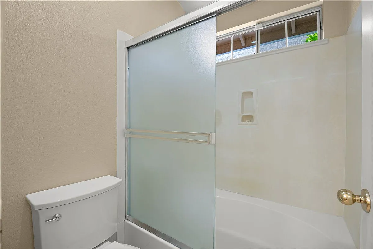 3 bed, 2.0 bath, 1114 sqft, $4,500 — Photo 3