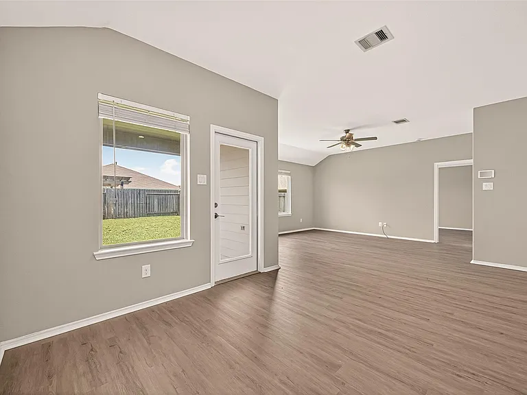 18361 Timbermill Ln — Photo 12