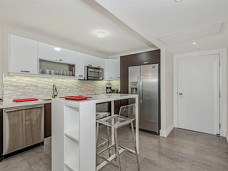 2301 Collins Ave #723 — Photo 18