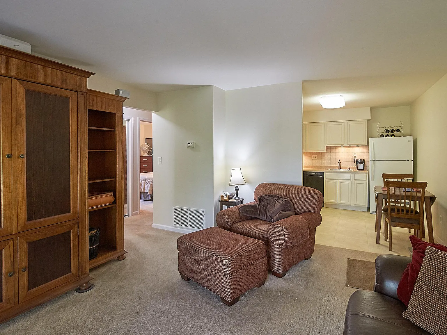 2 bed, 784 sqft, $1,350 — Photo 4
