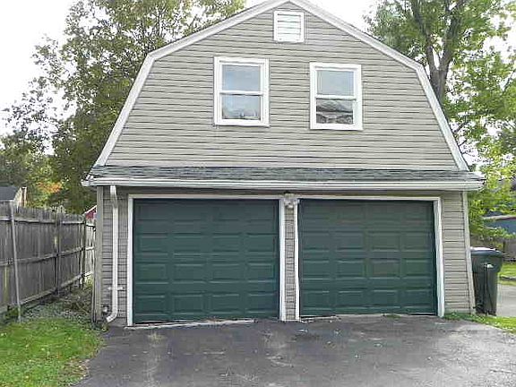 Detached garage 