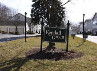 8 Kendall Green Dr, Milford, CT 06461