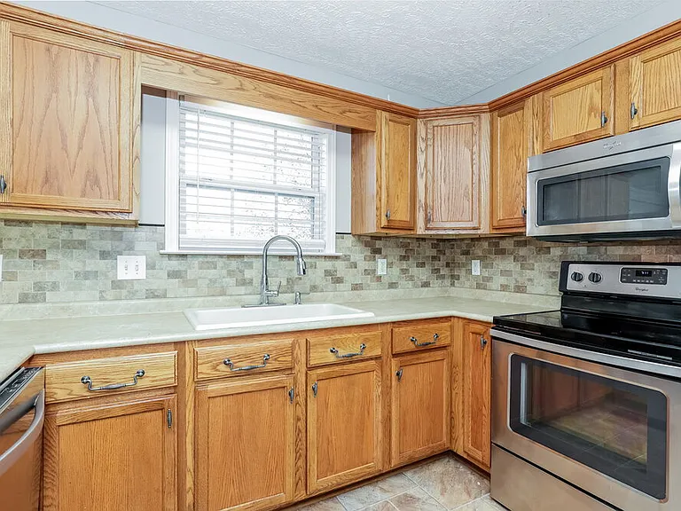 3128 Hardwood Dr — Photo 8