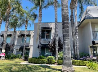 18605 Clark St, Tarzana, CA 91356